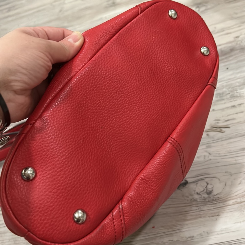 red bag - Picture 3 of 8